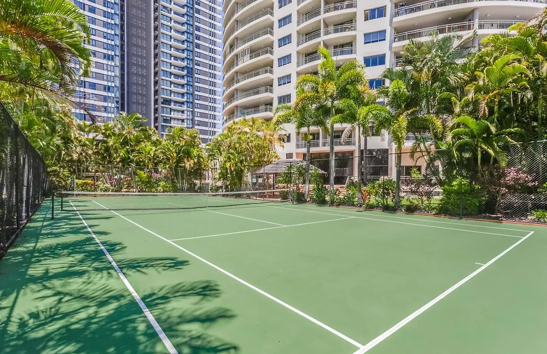 The Meriton Apartments On Main Beach-1