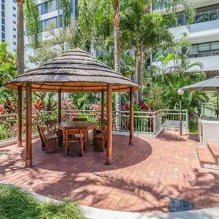 The Meriton Apartments On Main Beach-3
